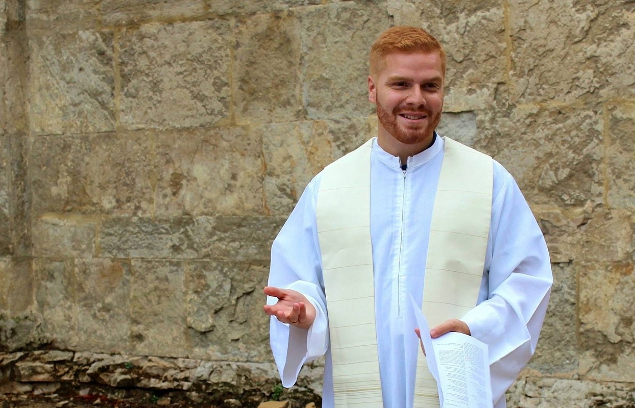 Padre Christopher Sousa desenhou cartaz da romaria de Santa Marta de  Portuzelo | Rádio Geice