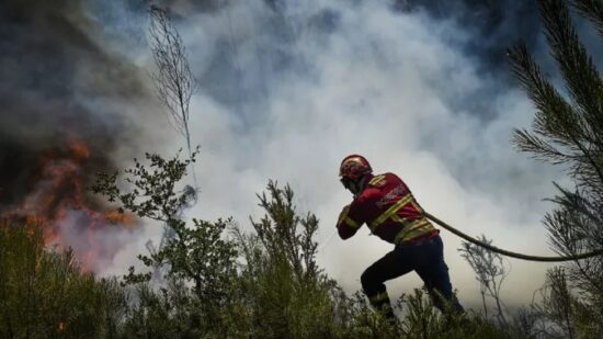 Incêndio condiciona trânsito na A28