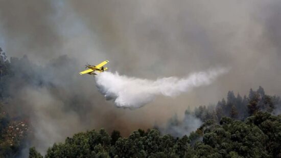 Mais de 100 operacionais no combate ao incêndio em Arcos de Valdevez