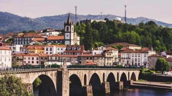 Município de Ponte da Barca inaugura “Alameda dos Namorados” junto ao rio Lima
