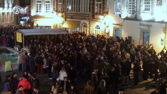 Mais de 400 litros de Moscatel garantem tradição na véspera de Natal em Viana do Castelo