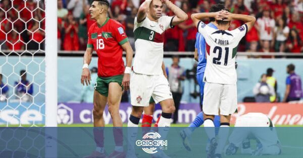 Modelo de jogo de futebol. modelo de dia de jogo espanha vs marrocos.