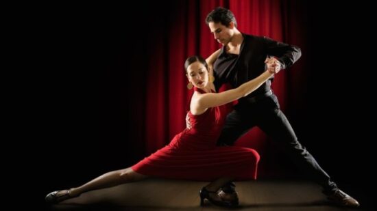 Jadança: Abertura da época 2023/2024 com oferta de uma aula aberta de dança experimental