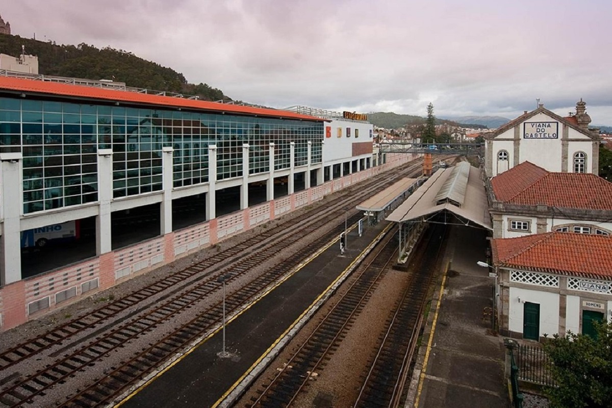 Estação Viana Shopping, Estação Ferroviária Comboios
