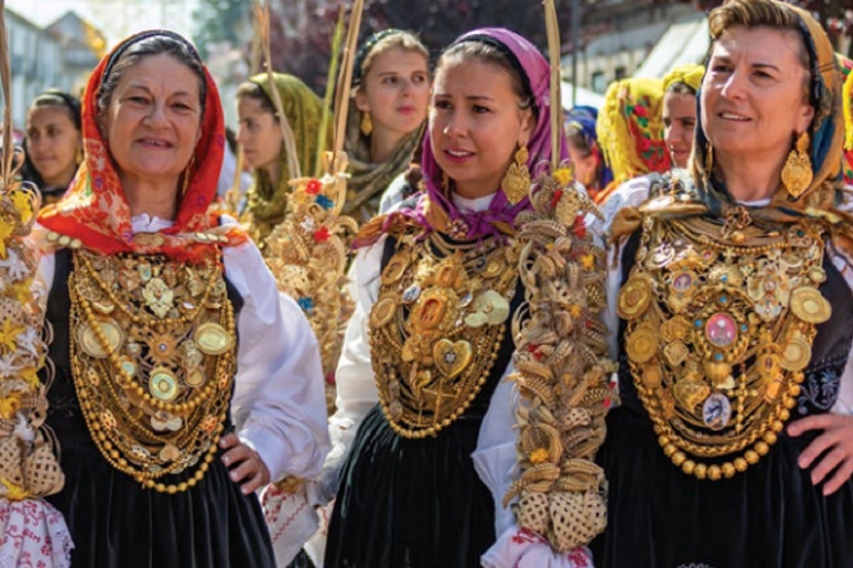 Trajes