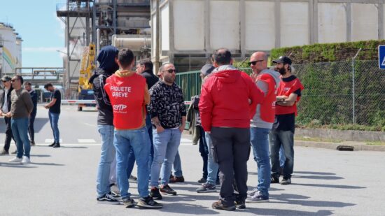 Trabalhadores da fábrica de papel de Viana desconvocam greve