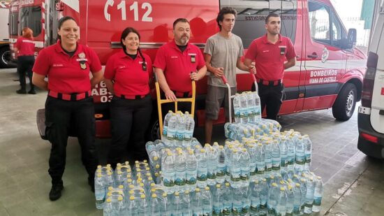 Bombeiros Voluntários presenteados com centenas de garrafas de água