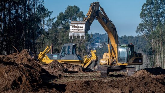 Construção do acesso da Zona Industrial do Vale do Neiva ao nó da A28 decorre a bom ritmo