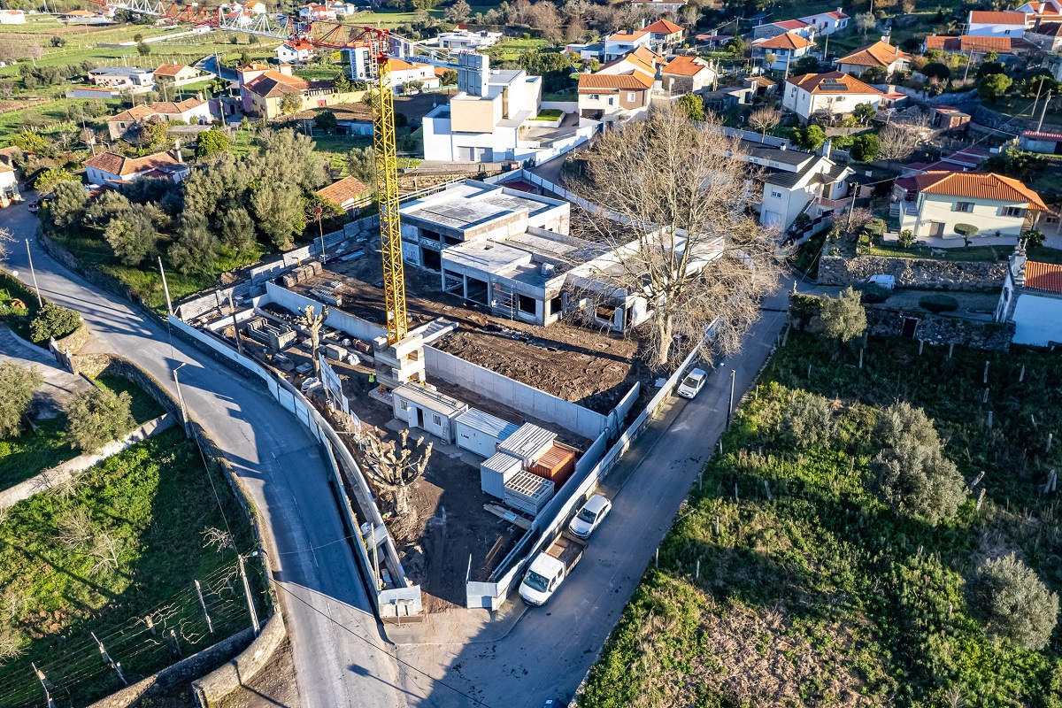 Reconversão de antiga escola de Deocriste