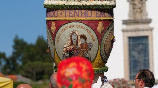 Esta sexta-feira! Começa a Festa das Rosas em Vila Franca