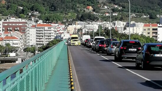 Mulher que atropelou jovem na Ponte Eiffel entrega-se à PSP