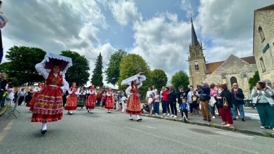 Grupo Etnográfico de Areosa em festa franco-portuguesa em França