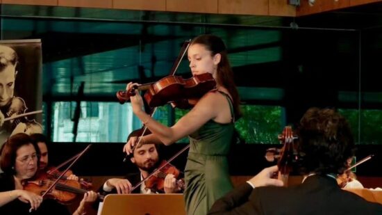 Aluna da ARTEAM solista com a Orquestra Camerata Atlântica