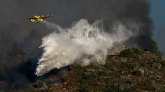 Cooperação ibérica: Meios aéreos espanhóis reforçam combate ao incêndio do Lindoso