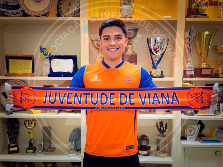 Vianense Tomás Silva é reforço da Juventude de Viana