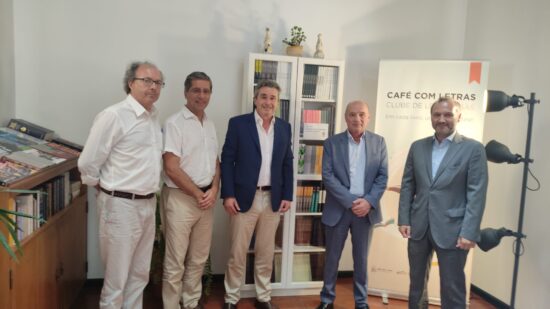 Politécnico de Viana recebe centenas de livros dos Cavaleiros de Gutenberg
