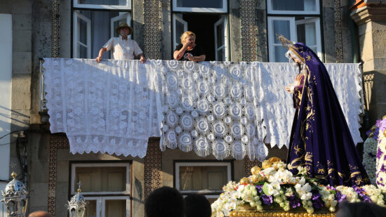 Hoje realiza-se a tradicional de Procissão Solene
