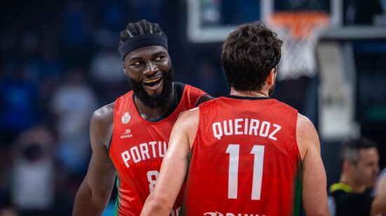 Portugal vence Estónia e está nos ‘oitavos’ do Europeu de basquetebol