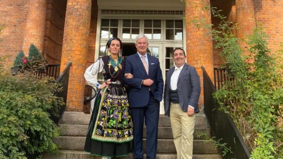 Traje de Viana apresentado na embaixada de Portugal na Noruega e Islândia