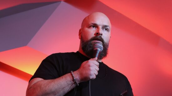 Humorista Hugo Soares apresenta “Agonia” em Viana do Castelo