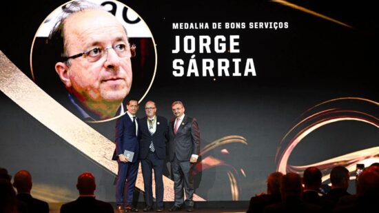 FPF distingue Jorge Sárria com medalha de “Bons Serviços”