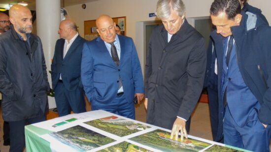 Futura Cidade Desportiva de Viana vai receber campos sintéticos e performance hub