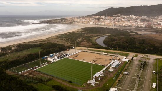 Campo de Jogos do Âncora Praia Futebol Clube já “exibe” o novo relvado
