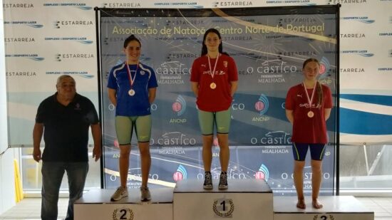 Nadadora conquista quatro medalhas de ouro  e duas de prata o Meeting Centro Norte
