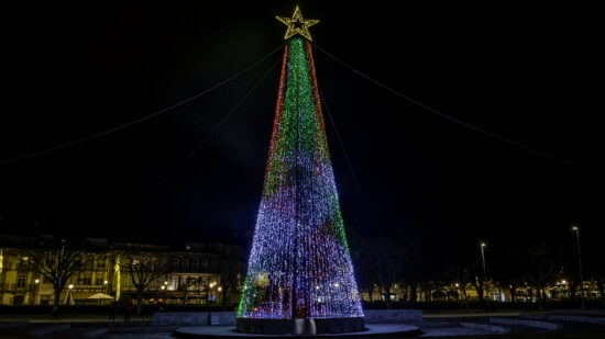 Iluminação natalícia dinamiza centro histórico de Viana do Castelo durante dois meses
