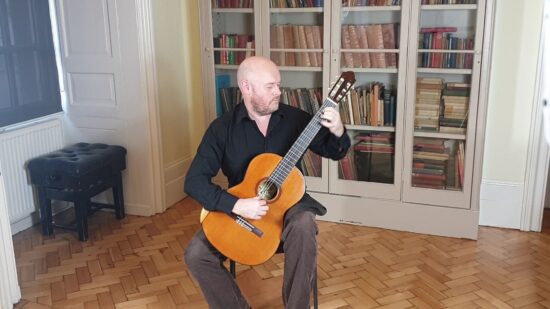 “Cordas Douradas” leva guitarra clássica ao Museu de Artes Decorativas