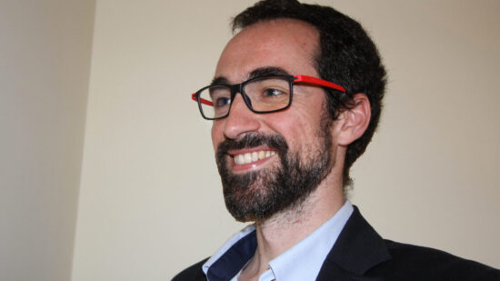 Viana recebe conferência “(A)SIMETRIAS” com Gabriel Mota