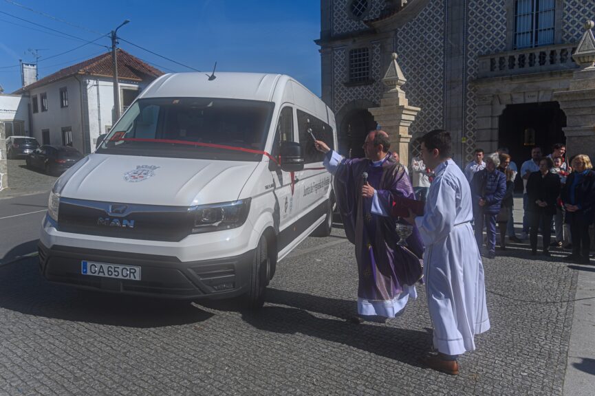 Câmara Municipal apoia aquisição de miniautocarro para servir comunidade de Alvarães