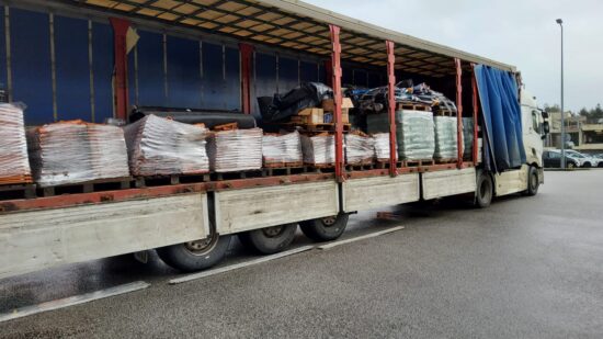 Viana: Camião carregado de material de construção partiu hoje para Leiria