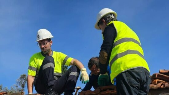 Voluntários da Câmara de Viana do Castelo recuperam duas casas em Leiria