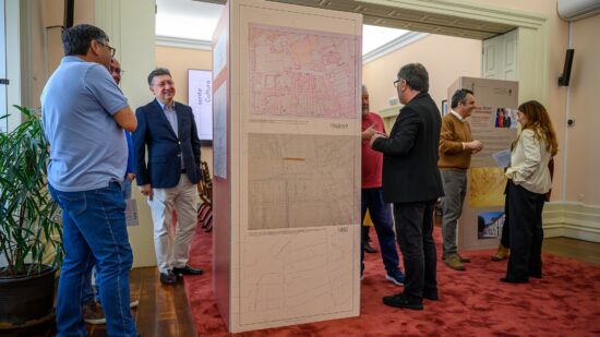 Exposição sobre património histórico patente no Salão Nobre da Câmara Municipal