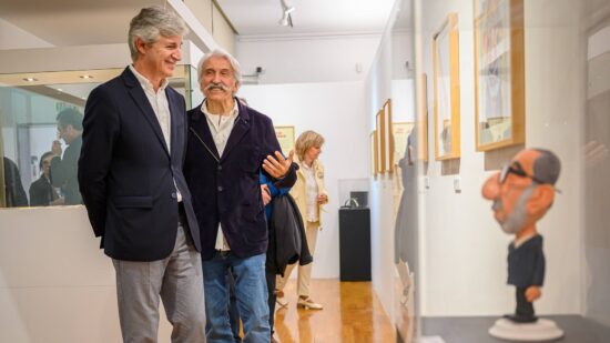 Viana: Caricaturas de Siza Vieira para ver no Museu de Artes Decorativas