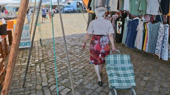 GNR apreende peças de roupa contrafeitas em feira semanal de Caminha