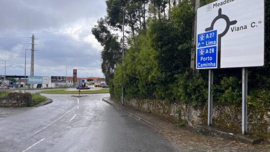 Câmara de Viana renova sinalização vertical em algumas vias do concelho