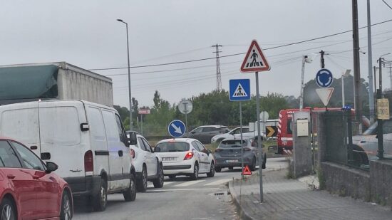 Colisão entre carro e mota faz um ferido em Mazarefes