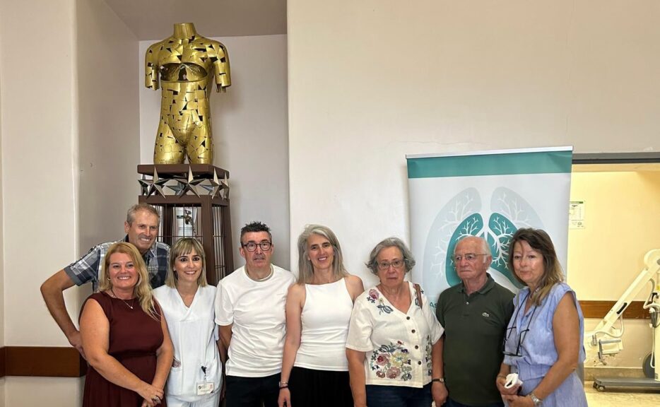 Santamartense Carlos Plácido oferece escultura “Fôlego da Vida” ao Hospital de Santa Marta