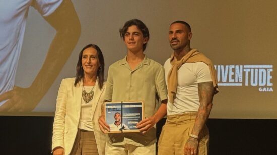 Daniel Querales distinguido com Bolsa Ricardo Quaresma