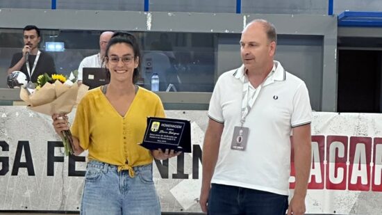 Maria Rodrigues homenageada pelo Santa Luzia FC após fim de carreira