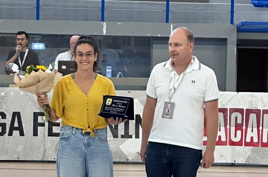 Maria Rodrigues homenageada pelo Santa Luzia FC após fim de carreira