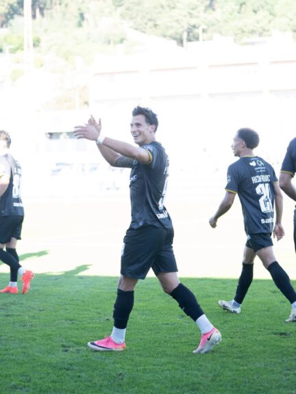 SC Vianense SAD desperdiça vantagem e empata em casa com USC Paredes